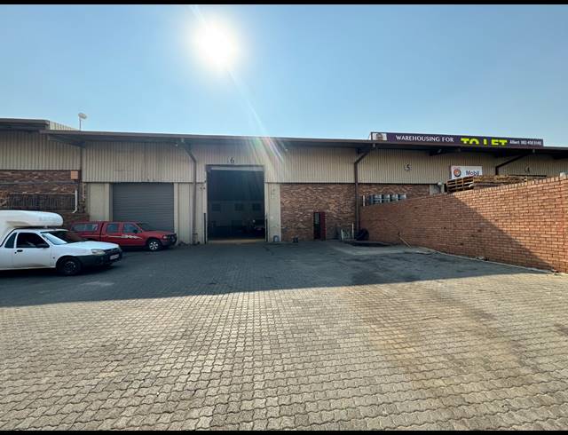 950M² WAREHOUSE TO LET IN JET PARK